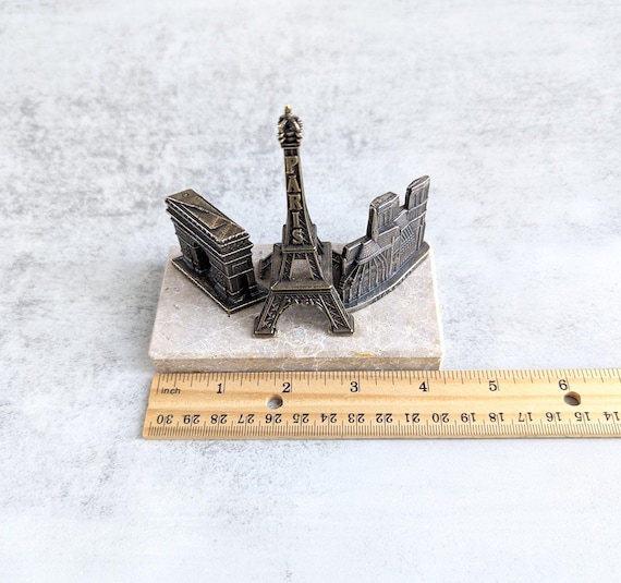 Set Of Paris Symbols. Eiffel Tower, Notre Dame, Arc De Triomphe Basilica Hyw16f