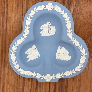 Vintage Wedgewood Blue Jasperware The Club trinket dish (A)