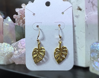 Monstera leaf earrings