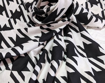 150cm Houndstooth // Dog Tooth PolyViscose Suiting Fabric 59/" Wide -per metre