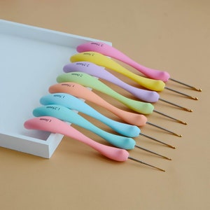8pcs Assorted Colorful Knitting Sweater Needle Tools Lace Crochet Hooks with Soft Bending Handle 1mm ~ 2.75mm | Craft Supplies DIY