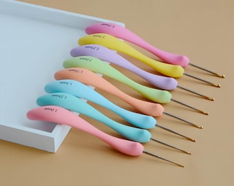 May include: A set of eight colorful crochet hooks with a rainbow gradient. The hooks are made of plastic and have a comfortable grip. The hook sizes are 1.0mm, 1.25mm, 1.5mm, 1.75mm, 2.0mm, 2.25mm, 2.5mm, and 3.0mm.