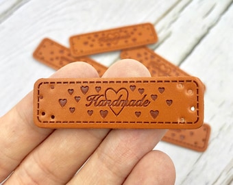 Braune ""Handmade"" PU-Etiketten für handgemachte Artikel Love Heart Motiv PU-Kunstleder Tags 50 x 15 mm | Bastelbedarf DIY