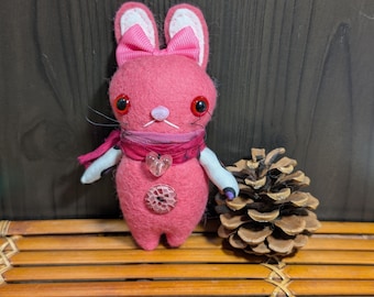 Coniglietto rosa in feltro fatto a mano (Bun-Bun) - Bambola artistica da collezione