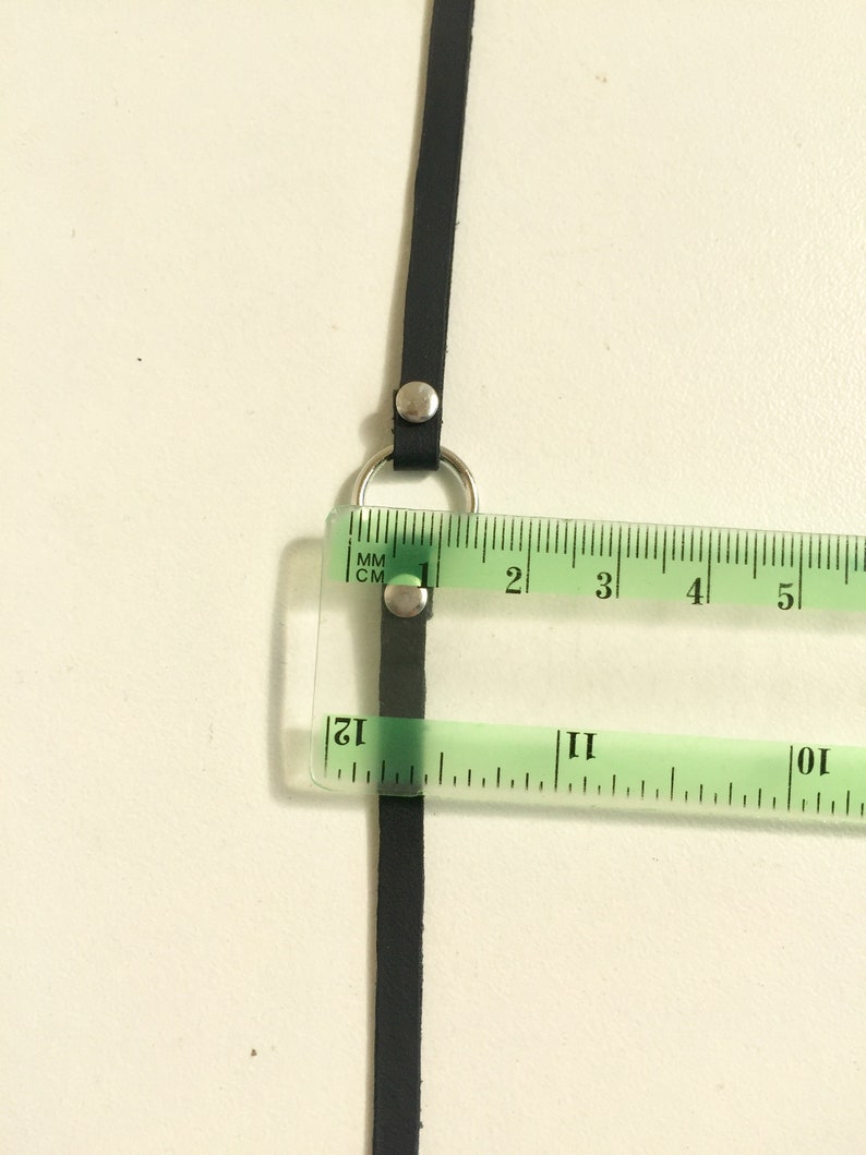 Dünnes schwarzes Echtleder-Halsband / 5 mm dünnes weiches O-Ring-Halsband / Handgemachtes Band-Halsband von Detelini Bild 8
