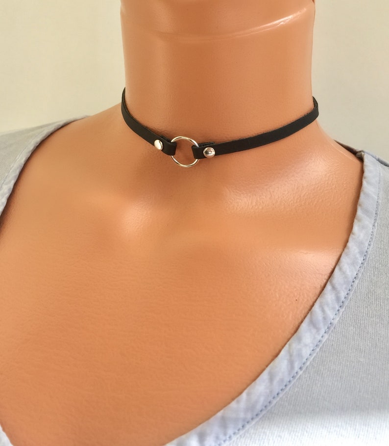 Dünnes schwarzes Echtleder-Halsband / 5 mm dünnes weiches O-Ring-Halsband / Handgemachtes Band-Halsband von Detelini Bild 4