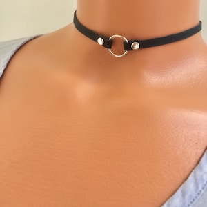 Dünnes schwarzes Echtleder-Halsband / 5 mm dünnes weiches O-Ring-Halsband / Handgemachtes Band-Halsband von Detelini Bild 2