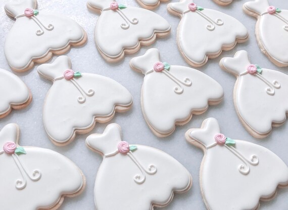 Https Www Facebook Com Sarahscookiejar123 Wedding Cookies Decorated Fall Cookies Wedding Shower Snacks