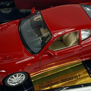 Bburago 1:18 Skala Replika 1998 Maserati 3200 GT Modell Röd COD 3341 MINT Box