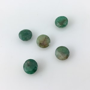 Set of 5 Loose 8mm Faceted Round Natural Emerald Gemstones