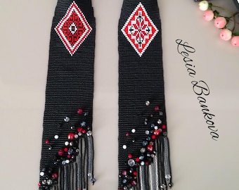Corbata negra con cuentas hecha a mano: accesorio decorativo para mujer