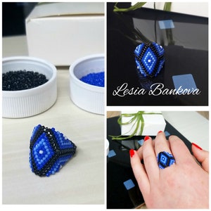 Handgemaakte kralenring zwarte en blauwe ring Designerring Cadeau voor een vriend Peyote-ring zwarte ring Blauwe ring Koninklijke ring