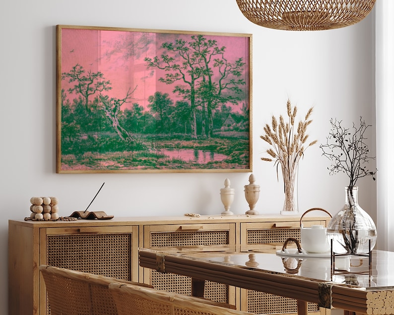 Puede incluir: Una impresi&oacute;n enmarcada de una pintura de paisaje con un esquema de color rosa y verde. La pintura representa una escena de bosque con un estanque en primer plano y &aacute;rboles en el fondo.
