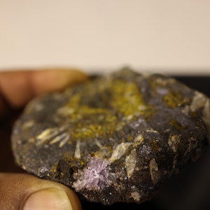 RARE FEMALE LODESTONE 4&quot; inch x 3&quot; inch Powerful Female(Magnetite) Lodestone 248 grams