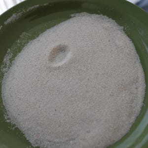 WHITE SAND Pure Appalachian Mountains  which is made up of nearly 99% quartz crystals