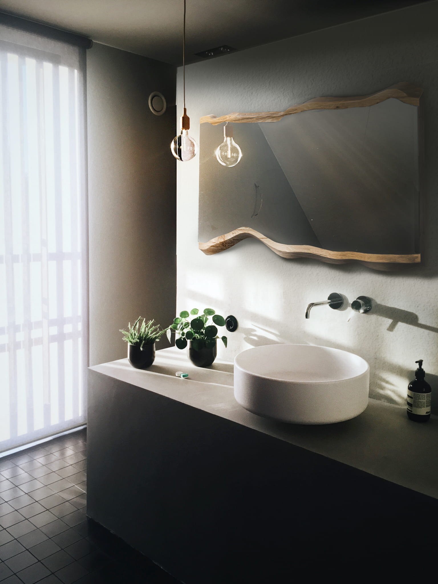 Schwarze Perle Masturbiert Im Badezimmer Mit Spielzeug. Wo Bleibt Nur Der Hahn? Schwarze Perle Masturbiert Im Badezimmer Mit Spielzeug. Wo Bleibt Nur Der Hahn?