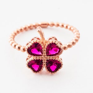 Pierścień z kamieniem szlachetnym Good Luck Clover Heart Birthstone, pierścień z czterolistną koniczyną, biżuteria Shamrock, pierścień dla mamy, spersonalizowany prezent na dzień matki, niestandardowy pierścień rodzinny