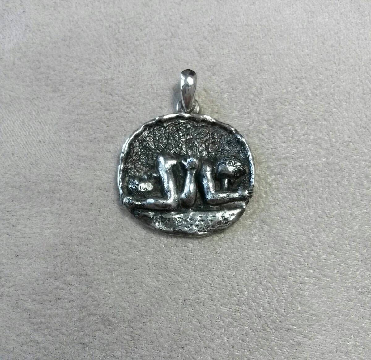 Gay jewelry - Gay sex pendant - pride jewellery - Special design gay buddies fucking pendant - LGBT jewelry - Sex schmuck