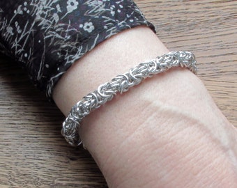 Chainmail bracelets, Byzantine weave bracelets, Aluminium and steel bracelets, Brutalist bracelets, Unisex chain bracelets, Link bracelets