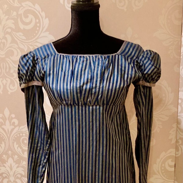 RARE ! Robe en soie antique des années 1790 en bon état