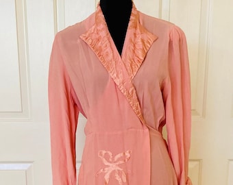 Beautiful old Hollywood 40s dressing gown