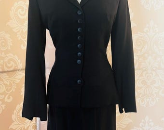 1950年代のアイリーン・レンツの黒い女性用スーツ