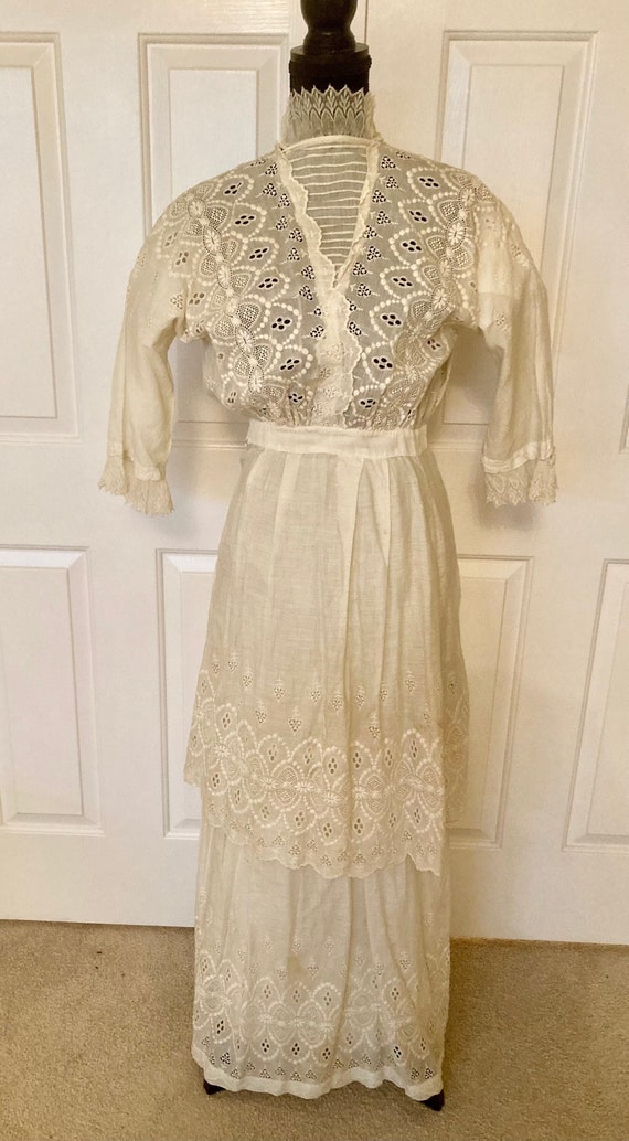 Beautiful Antique lace dress c. 1915