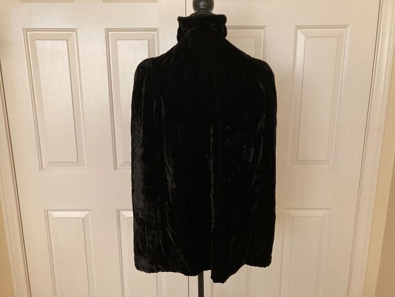 Beautiful vintage 20s crushed black velvet cape - image 2