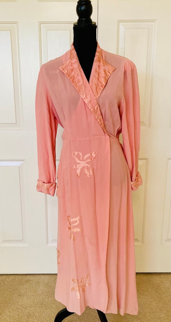 Beautiful old Hollywood 40s dressing gown