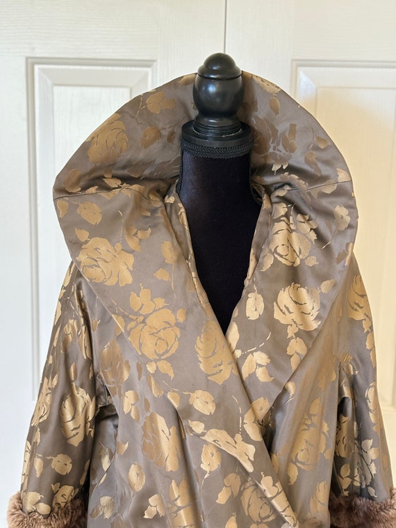 Glamorous brocade vintage coat fur trim