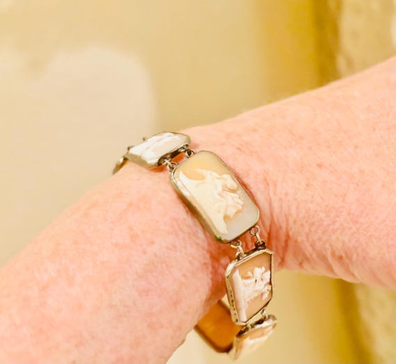 Antique bracelet circa 1790s