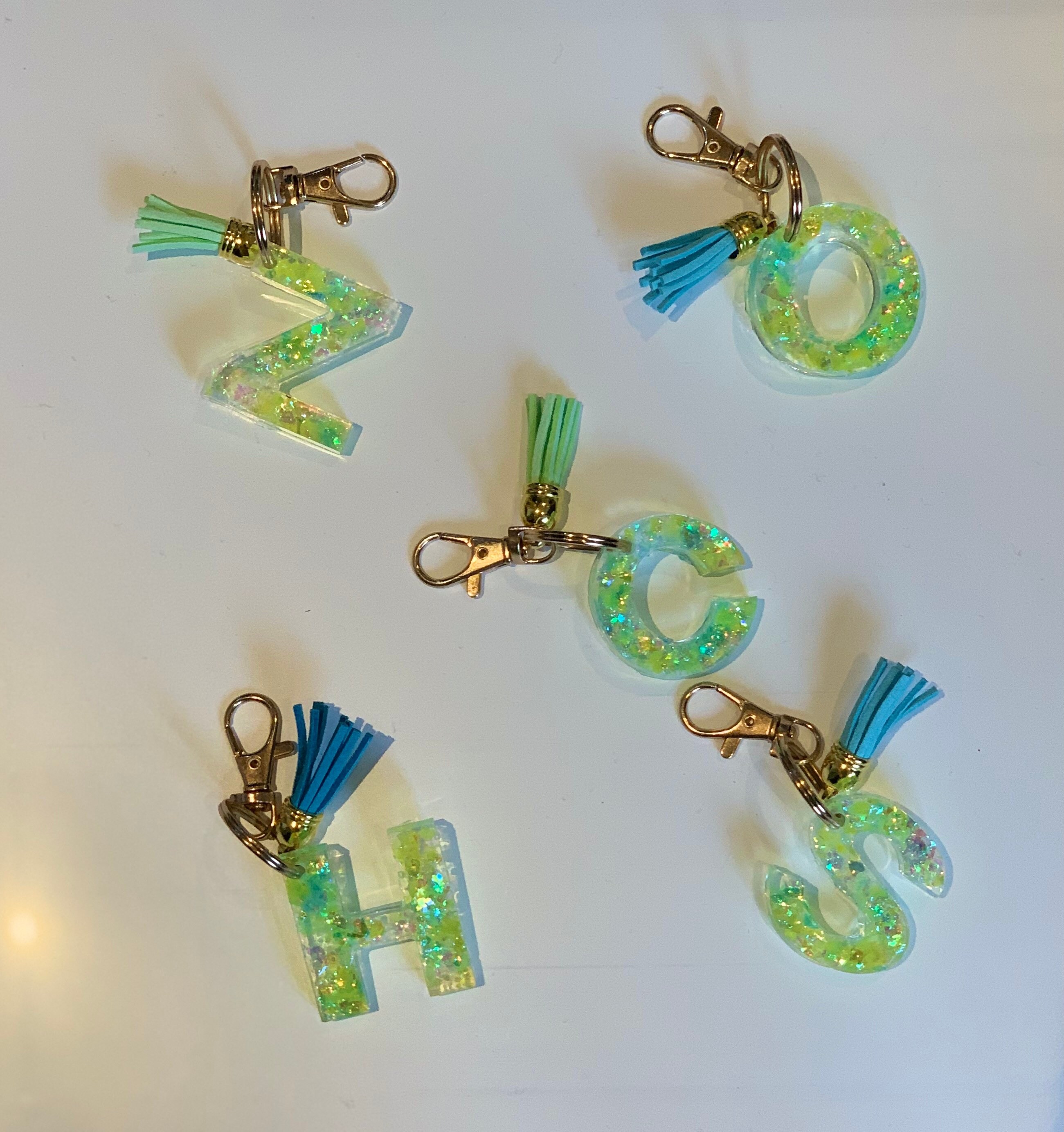 Resin letter keychains with tassle Etsy.de