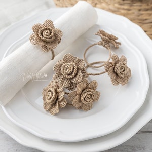Anelli portatovaglioli floreali in iuta 6 pezzi, decorazioni rustiche per la tavola, porta tovaglioli con fiori di tela