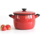 Modern Swedish Kockums pot by Arne Erkers. Red Kockum stove pot. Retro Enamel. Nordic Vintage Kitchenalia