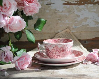 Roze transferware Enoch Woods English Scenery Tea-trio, Woods and Sons. Engels platteland. Vintage
