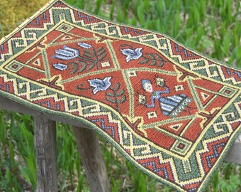 ノルウェー風の壁掛け。ツイストステッチのウール刺繍。スカンジナビア