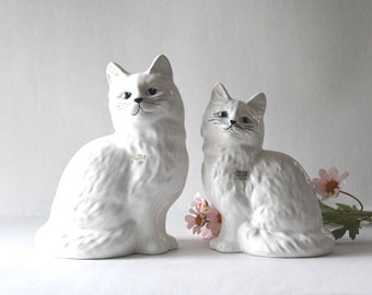 Swedish pottery. Cat figurines. Kitty decor. Scandinavian modern Swedish design. Guldkroken. 1970s ceramic Cats