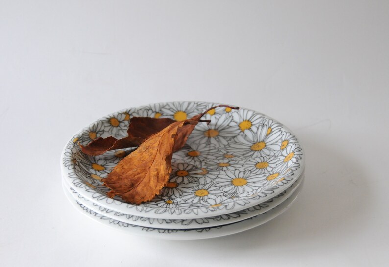 IKEA Salad Plates. Two Vintage Daisy Plates by Marguerite Etsy