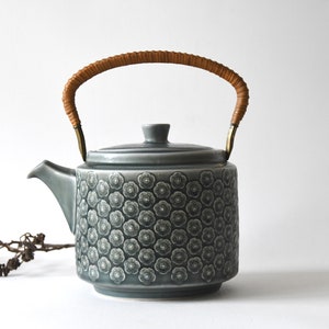 Quistgaard Azur Teapot. IHQ tableware for Kronjyden. Danish Midcentury Modern design. Azur Tea Pot. Scandinavian home decor