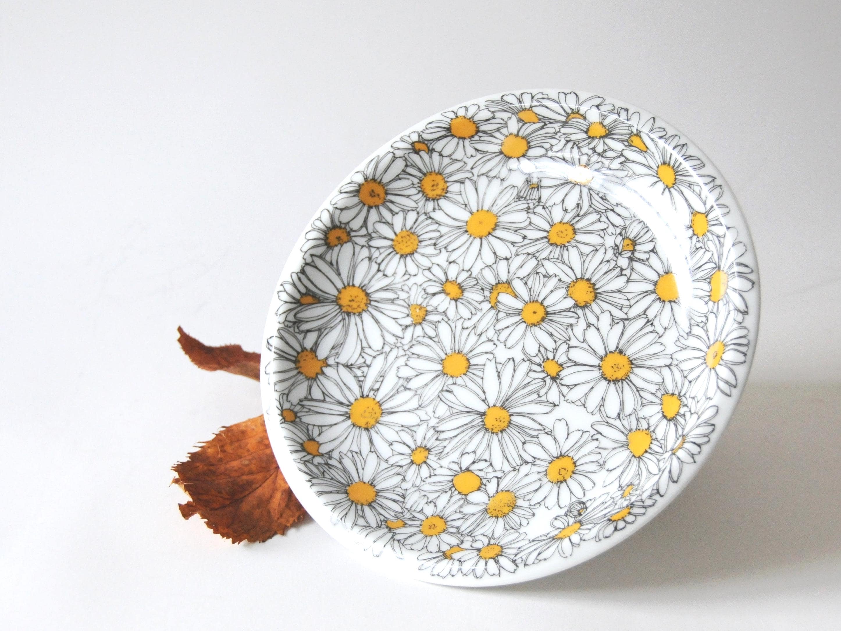 IKEA Large Dinnerplate. Daisy Flower. Marguerite Walfridsson