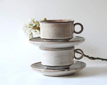 Due set da tè scandinavi. Set danese moderno in gres - Stogo. Coppia di tazze e piattini Design di Herluf Gottschalk-Olsen - Regalo per lui