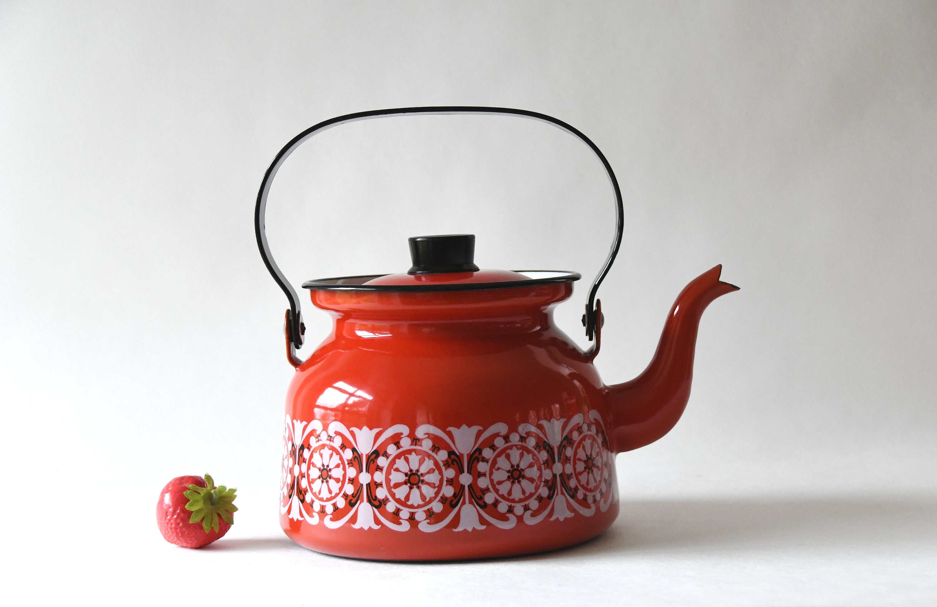 Arabia Finland. Finel Primavera Kettle, Mid-century Modern