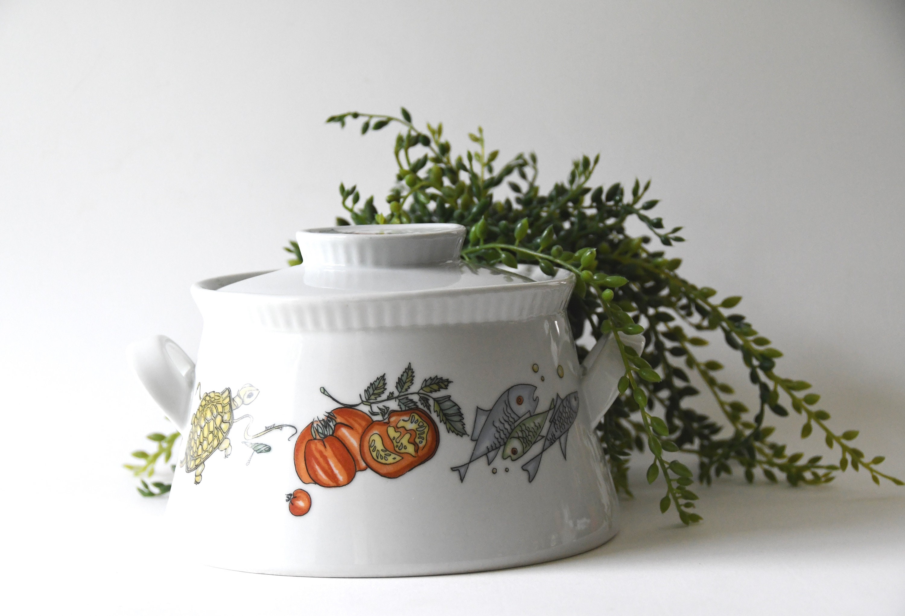 Upsala Ekeby Karlskrona. IGNIS Tureen. Design Sven-erik Skawonius