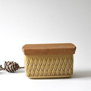 Quistgaard RELIEF Butter dish with Oak lid. Kronjyden Danish design. Mid Century Modern stoneware.