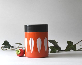 Lotus Cathrineholm. Rare Red and white Kitchen canister by Grete Prytz Kittelsen. Mid-century Modern. Scandinavian modernist enamelware