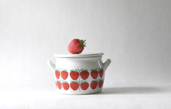 ARABIA Wild Strawberry キャニスター POMONA by Arabia Finland. Strawberry Jar. Lidded Pot. Scandinavian