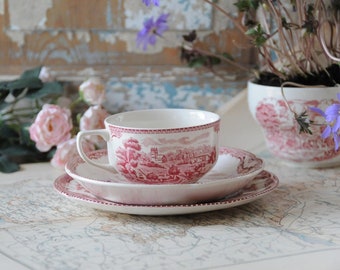 Tasse à thé rose, soucoupe et assiette Old Britain Castles par Johnson Brothers. Fabriqué en Angleterre, trio de thé rose de collection historique.