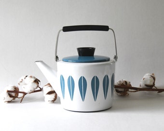 Lotus Cathrineholm. Kettle by Grete Prytz Kittelsen. Mid-century Modern Blue White Teapot. Scandinavian Enamelware