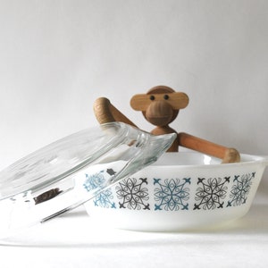 JAJ Pyrex. Chelsea Bowl with Lid. Oval Blue flowers Pyrex dish. Glass Stovetop. 1969s Potluck