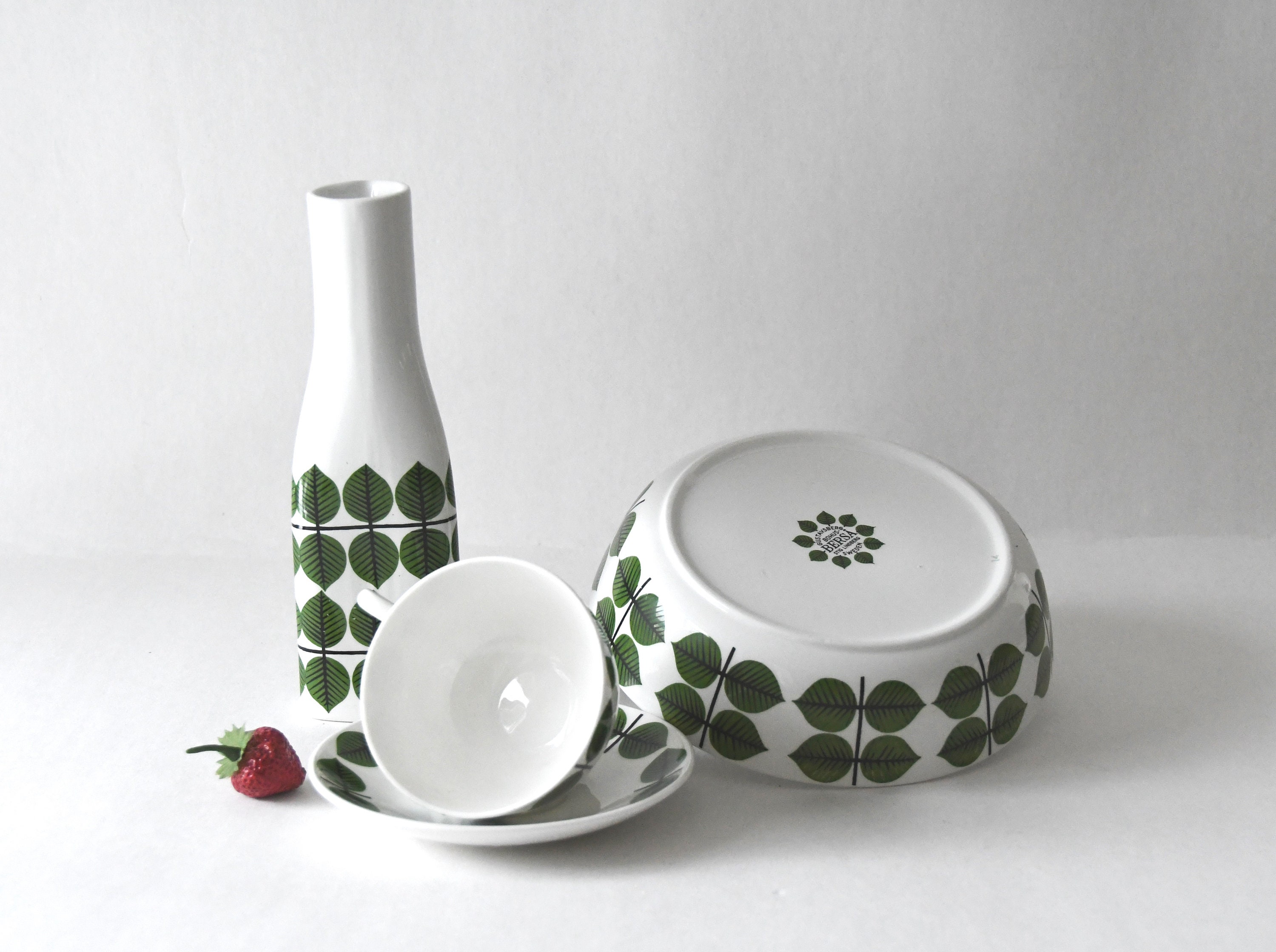 4 X Gustavsberg Sweden. BERSA Cup, Saucer, Creamer and Bowl. Berså